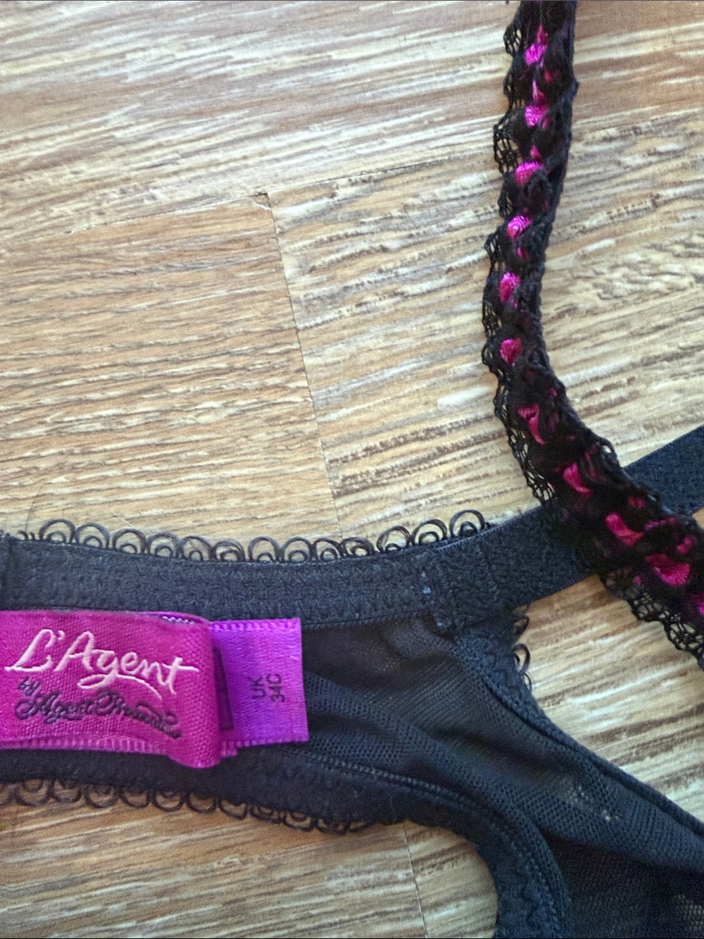 Agent Provocateur Black Bra and Thong Set with Fuchsia Bows and lace detail 34c - Picture 2 of 9
